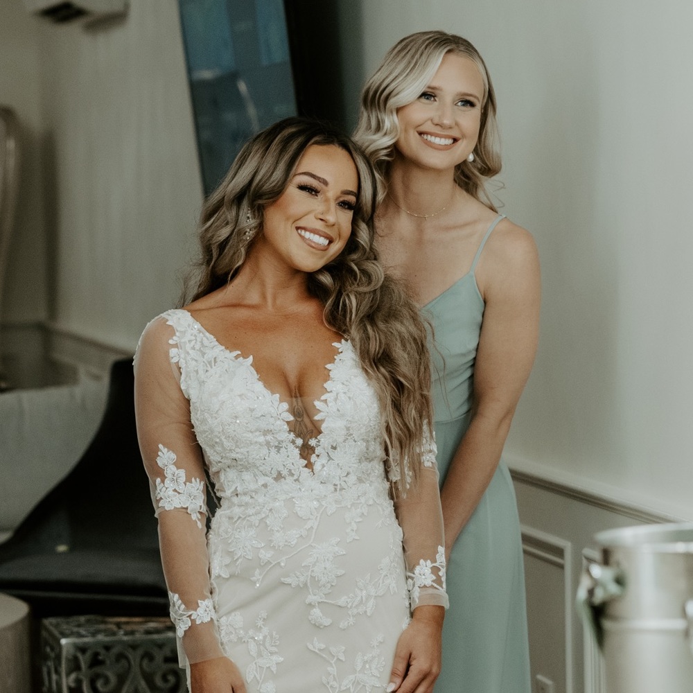 Detachable wedding dress lace sleeves